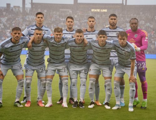 Los dos goles de Alan Pulido meten en zona de clasificación a Sporting KC. Two-goal Alan Pulido propels 4-1 win as Sporting KC jumps above playoff line.