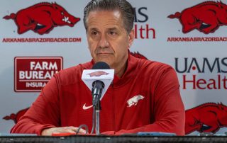 John Calipari es presentado como el nuevo timonel de Arkansas.